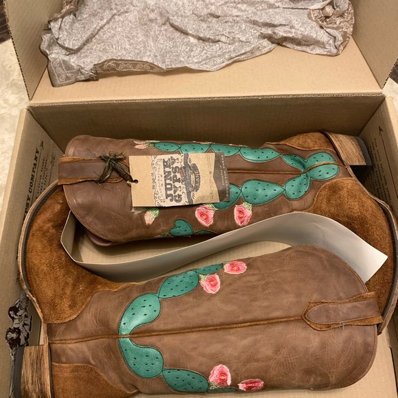 Junk Gypsy by Lane, 9.5, ladies western boot. Brown suede, pink, green cactus - Picture 4 of 14